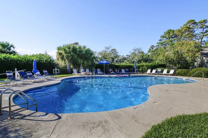 Pool 4 of 10