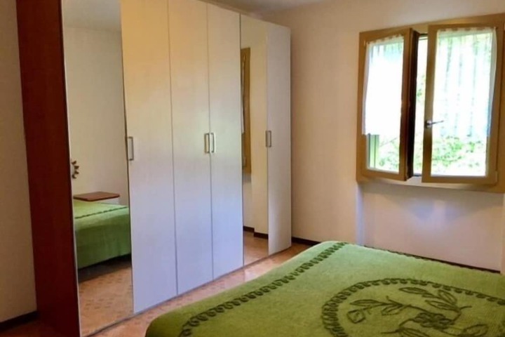 Room 4 of 17