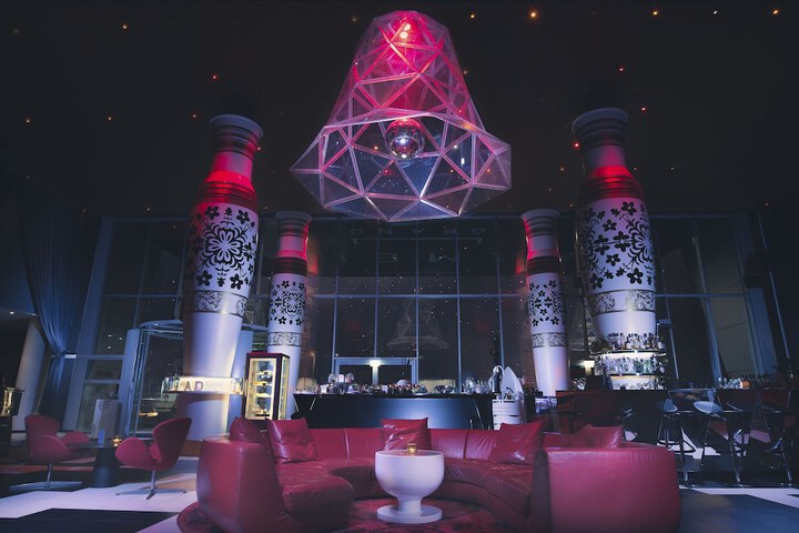 Entrance & Lobby
