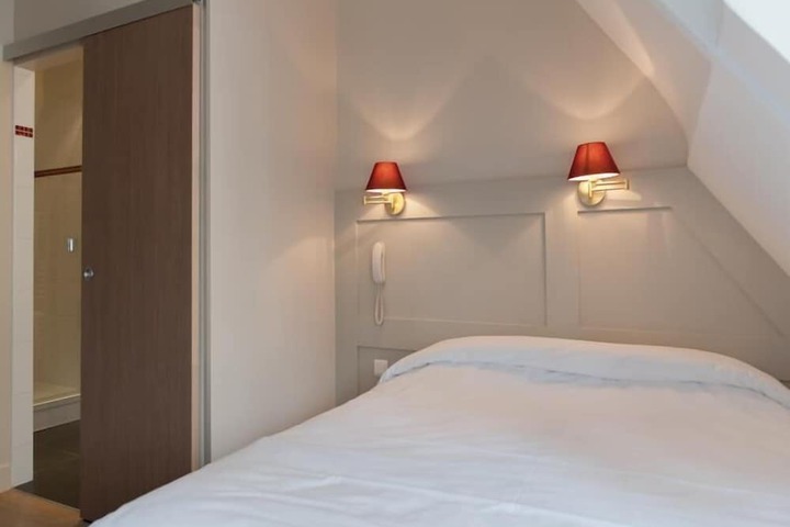 Room 12 of 26