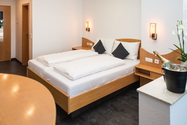 Room 6 of 51