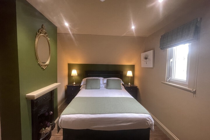 Room 25 of 77