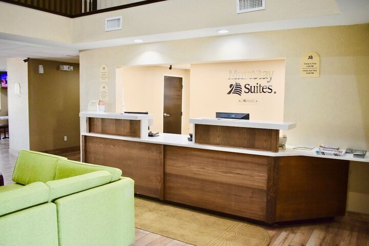 Check-in/check-out kiosk