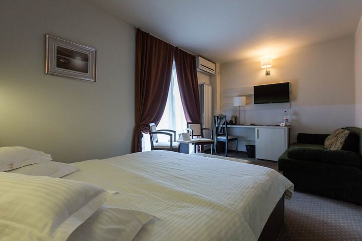 Room 6 of 70