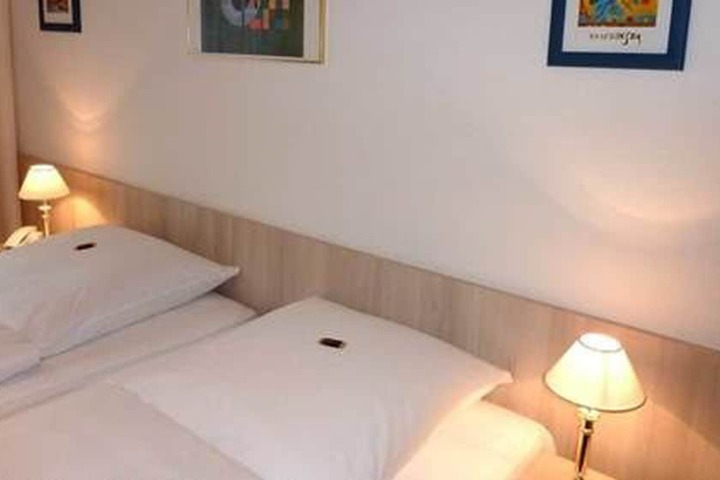 Room 4 of 31