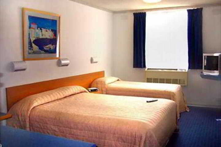Room 6 of 10