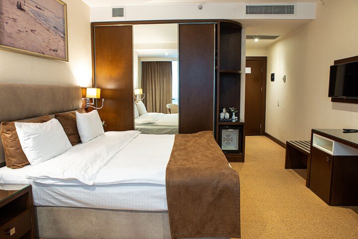 Room 48 of 342