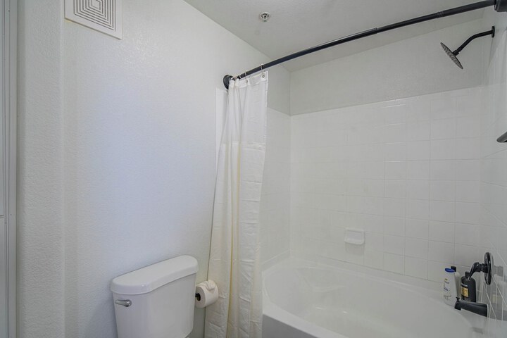 Room 163 of 193