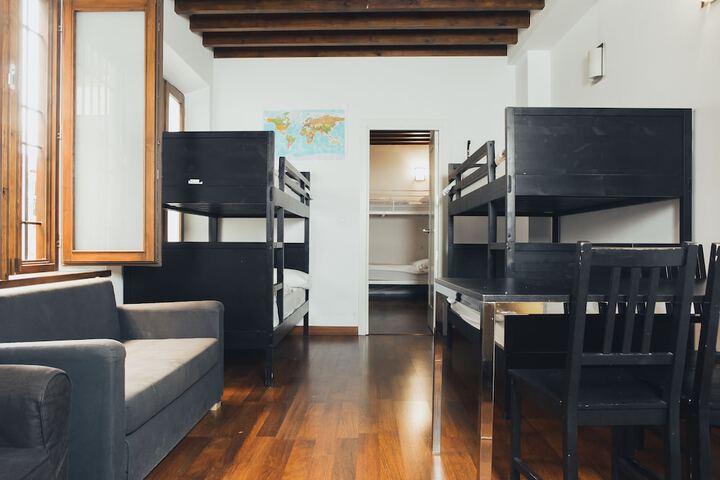 Room 2 of 66