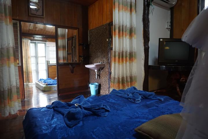 Room 3 of 38