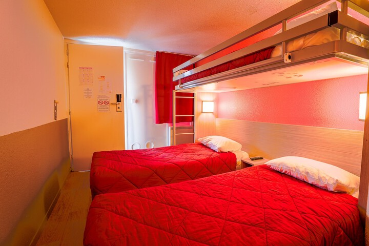 Room 6 of 42