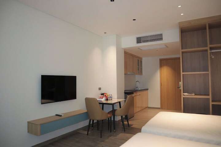 Room 4 of 18