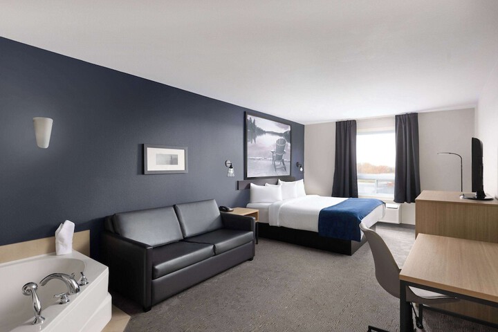 1 King Bed Suite (16 of 22)
