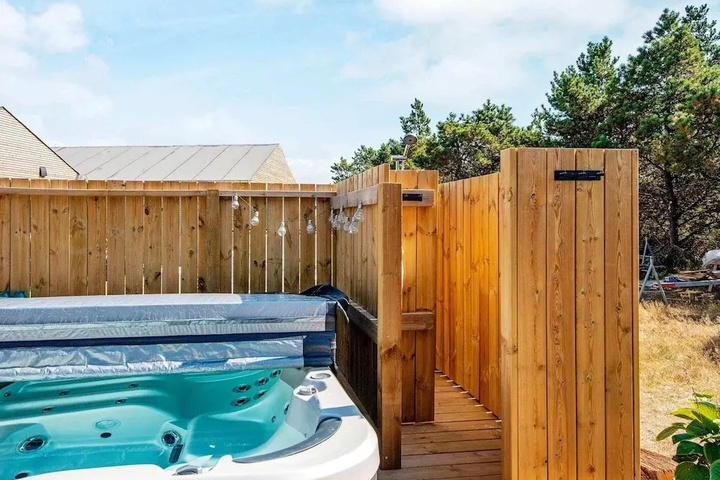Pool 10 of 17