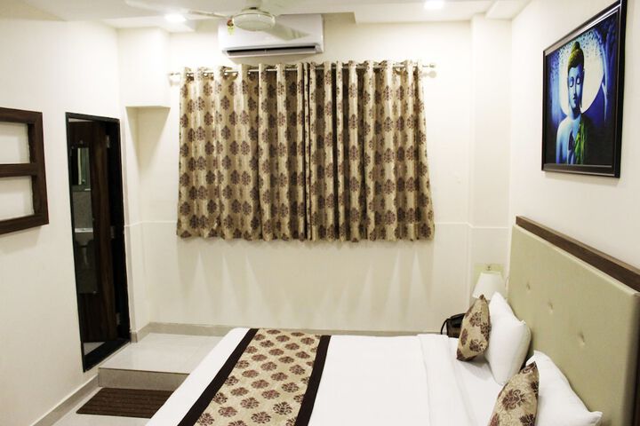 Room 17 of 32