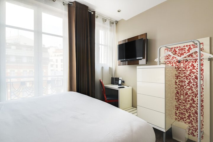 Room 8 of 42