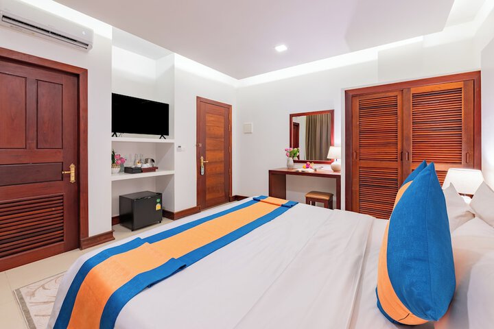 Room 25 of 211