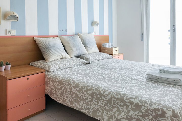 Room 6 of 55