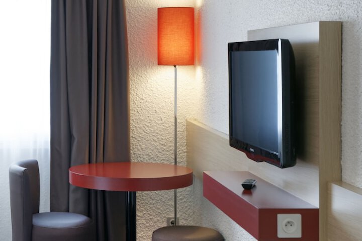 Room 5 of 90