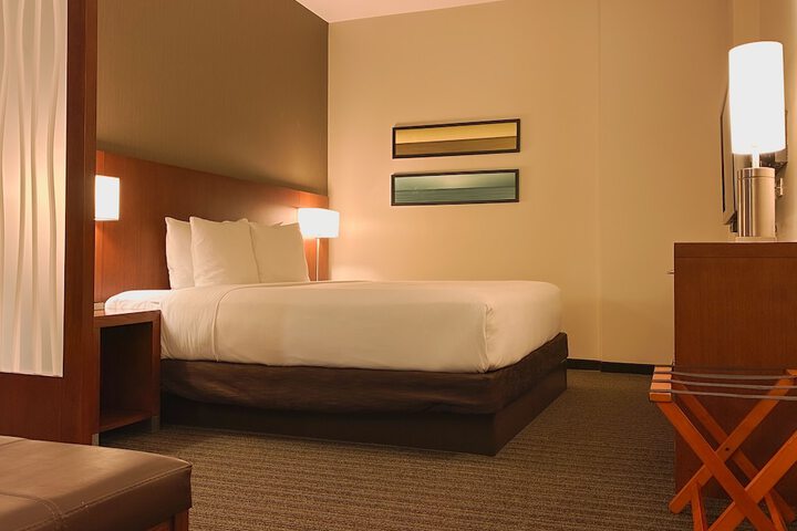 Room 11 of 40
