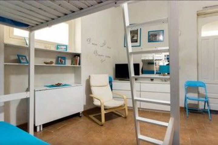Room 8 of 18
