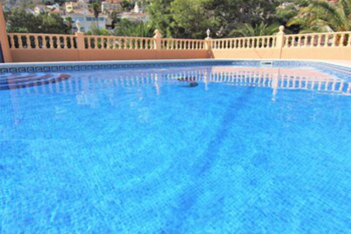 Pool 32 of 75