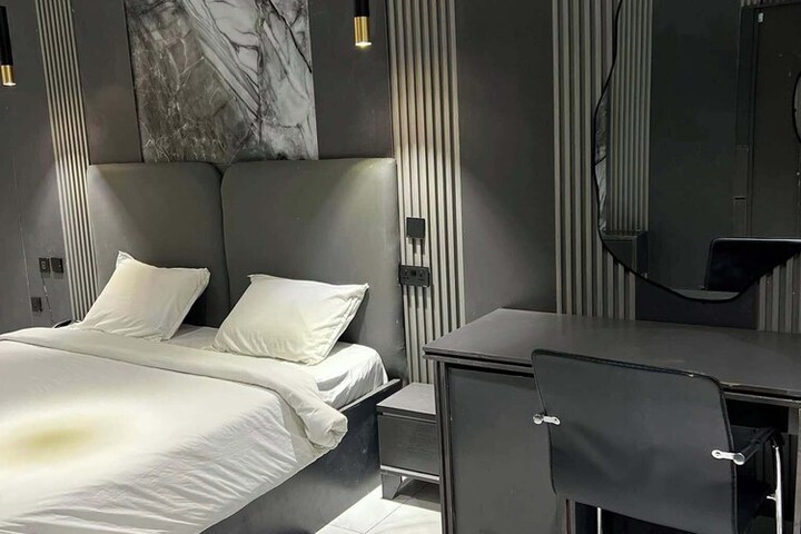 Room 6 of 45