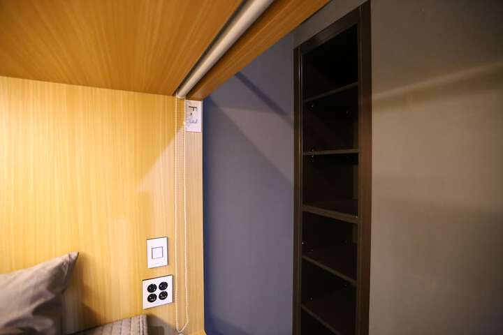 Room 11 of 38