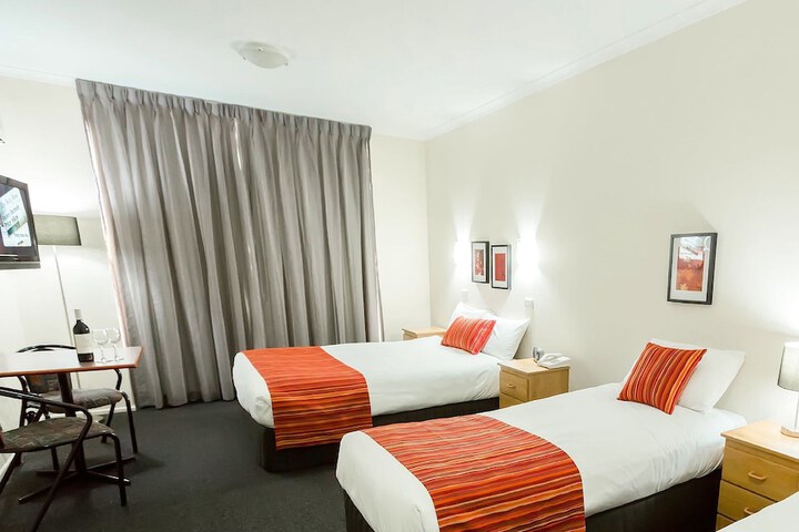 Room 3 of 34