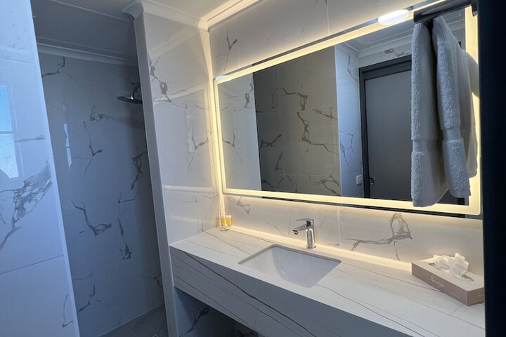 Room 28 of 49