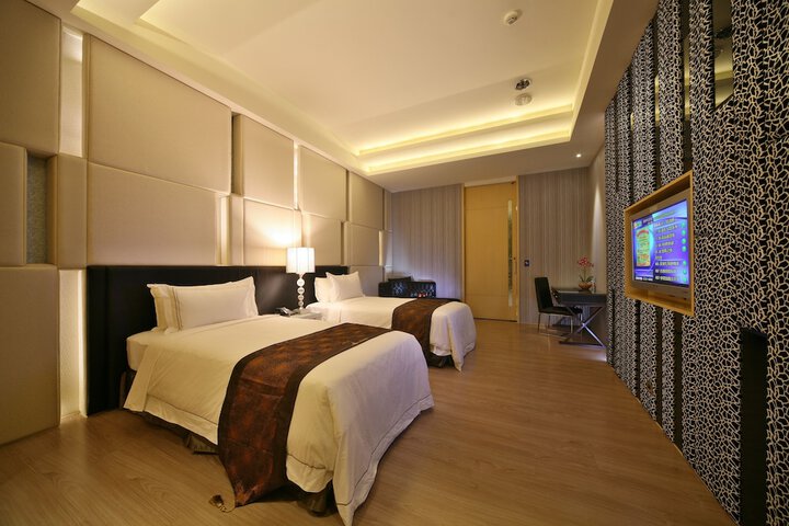Room 16 of 65