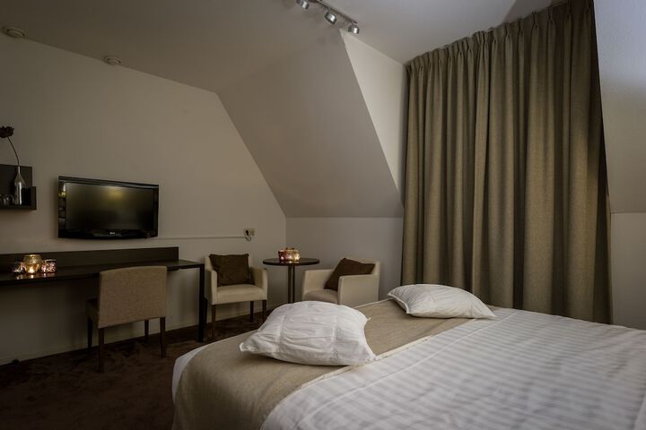 Room 5 of 37