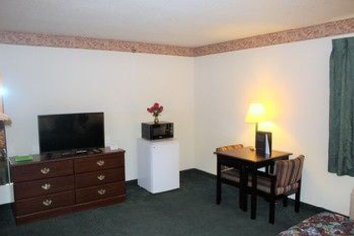 Room 70 of 76