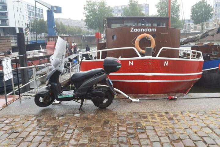 Boat Hotel SIX Rotterdam