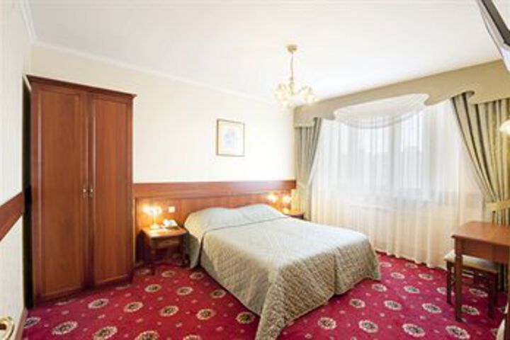 Room 12 of 41