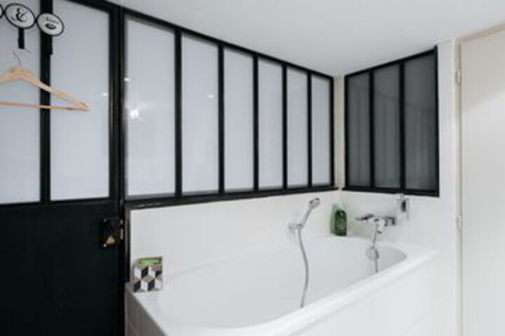 Room 2 of 10