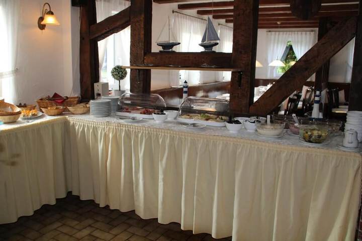 Dining 18 of 28
