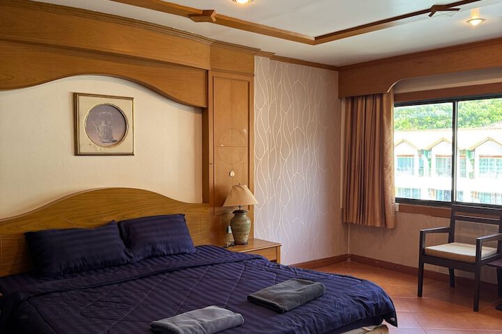 Room 3 of 16
