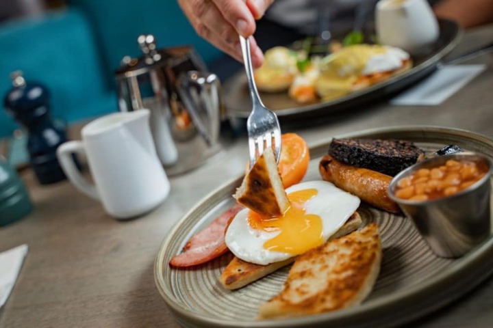 Breakfast/Coffee Service 25 of 50