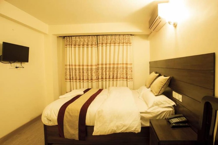 Room 5 of 15