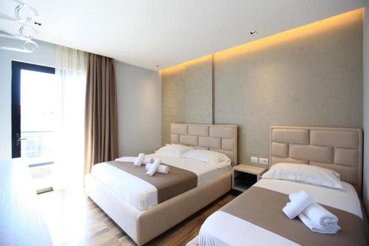 Room 21 of 143