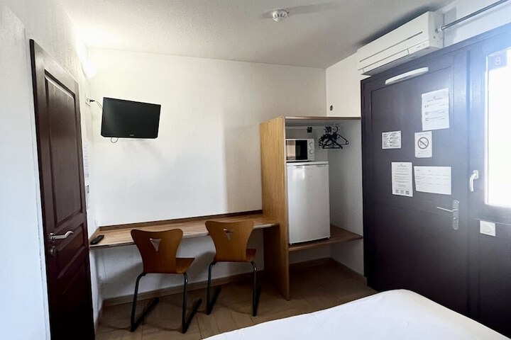 Room 34 of 89