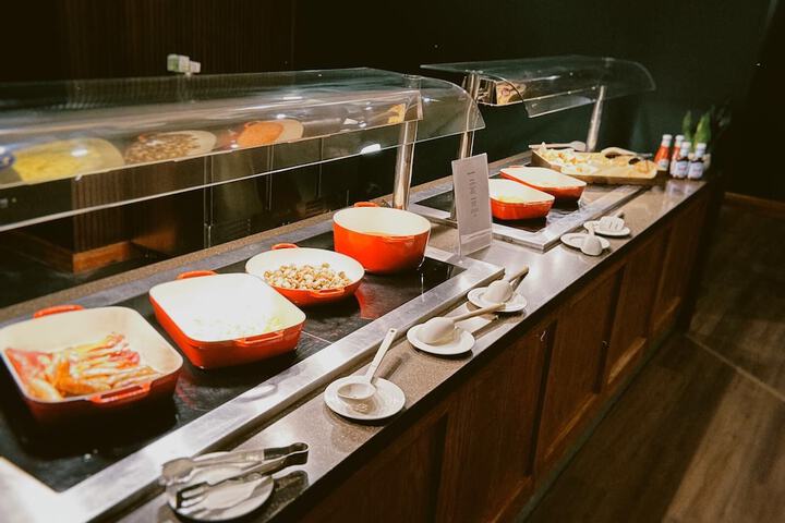 Dining 47 of 60