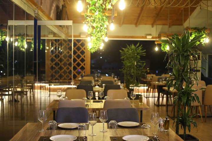 Dining 154 of 218