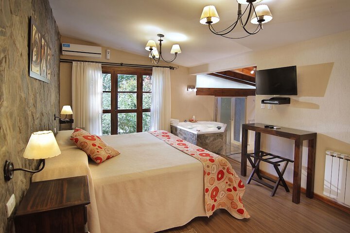 Room 5 of 33