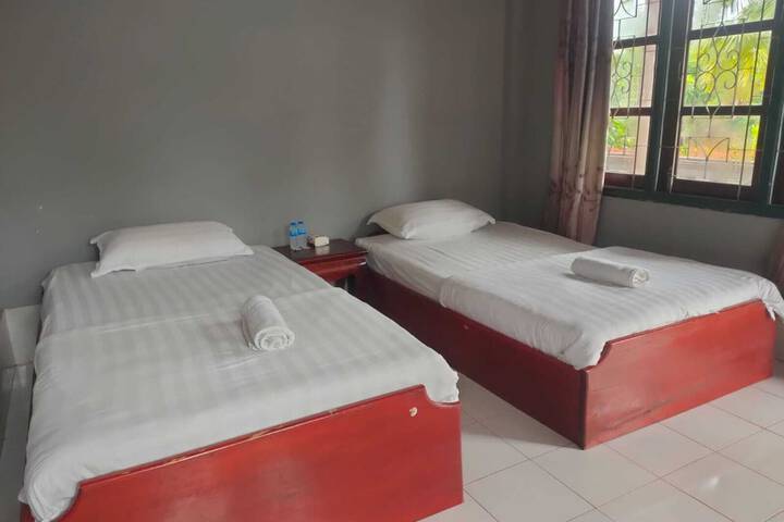 Room 5 of 15