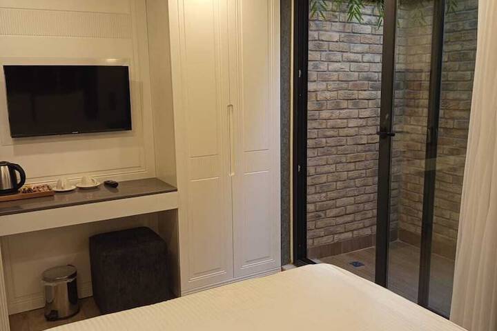 Room 12 of 36