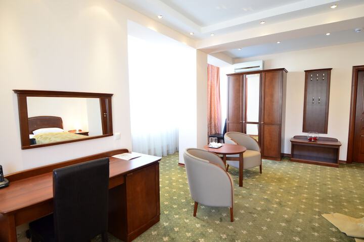 Room 7 of 28