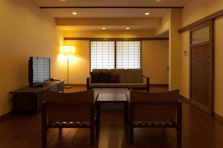 Room 10 of 115