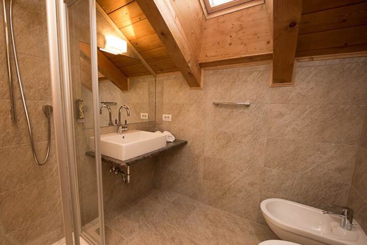 Room 2 of 21